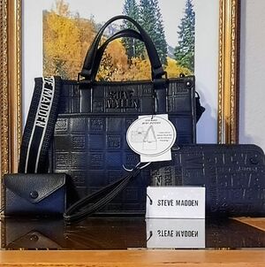 NWT STEVE MADDEN 4 PIECE SET